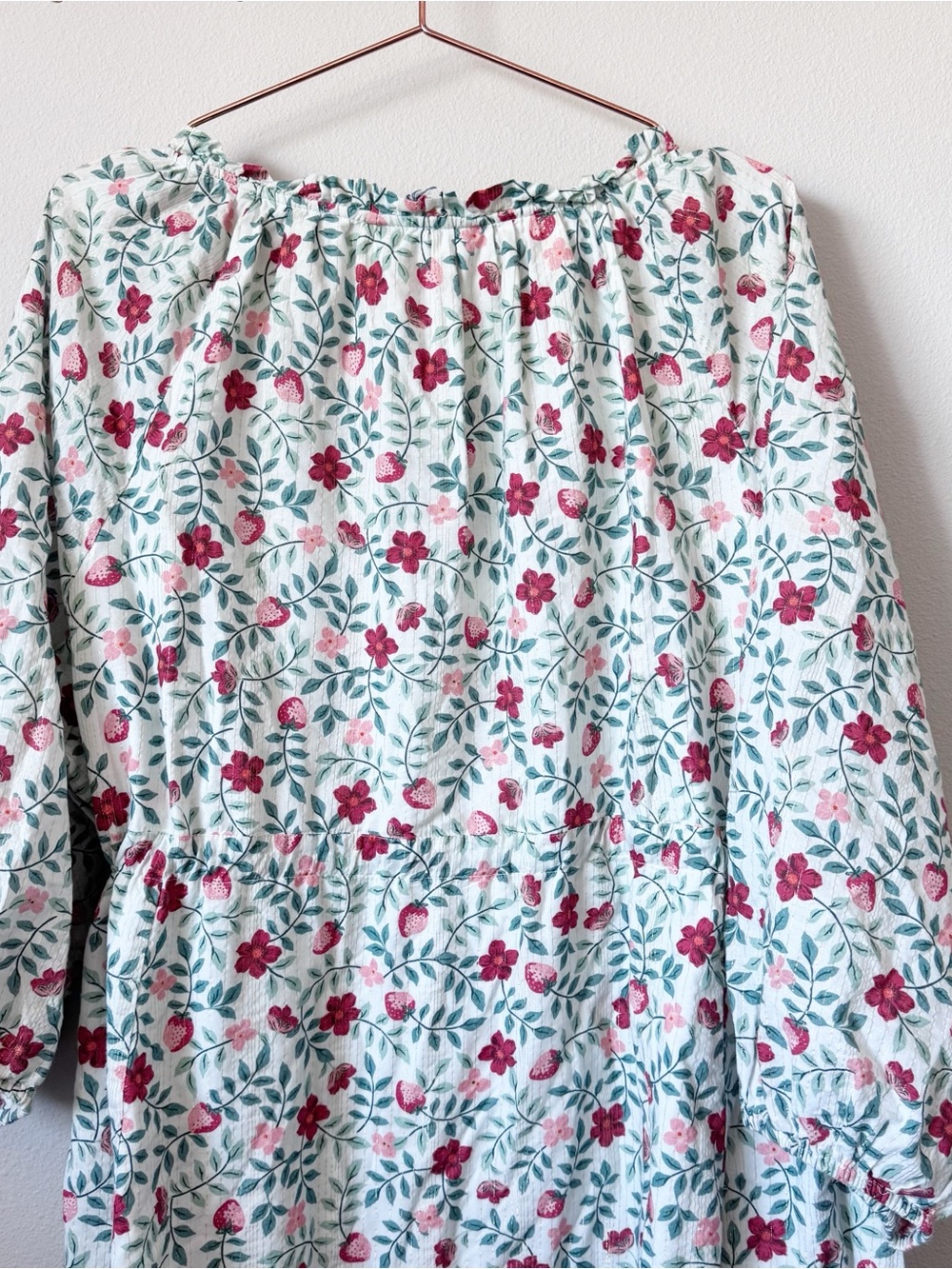 Draper JamesFloral Tie-Waist V-Neck Dress. Strawberry and floral print - Picture 9 of 10
